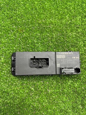 ЭБУ открытия крышки багажника/двери 3-й (5-й) 5Q0959107L VAG