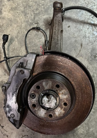 Цапфа передняя левая 7L8407257A VAG