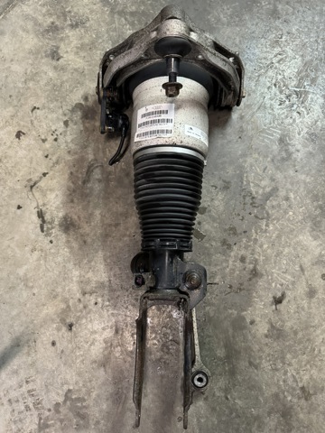 Амортизатор передней подвески правый 7L8616040D VAG