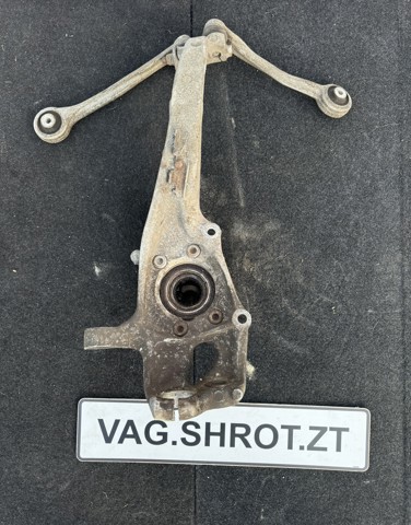 Кулак поворотный передний правый 8K0407242AA VAG