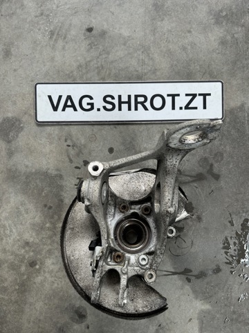 Цапфа поворотная правая 8R0505436C VAG