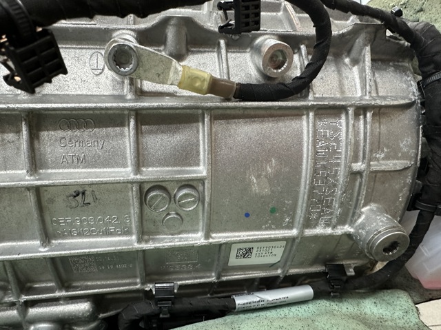 VAG 0MB300040F КПП в сборе (механическая коробка передач) в наличии Киев