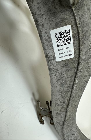 VAG 4G0407242D Цапфа (поворотный кулак) передний правый в наличии Кривой Рог