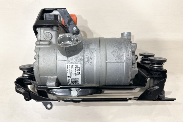 Компрессор кондиционера 4G0816797F VAG