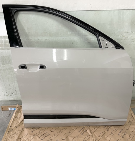 Пассажирская передняя дверь 4KE831052B VAG