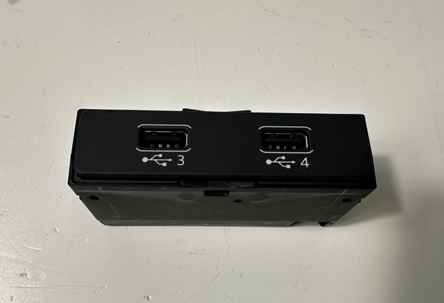 VAG 4N0035722 USB-разветвитель в наличии Тернополь