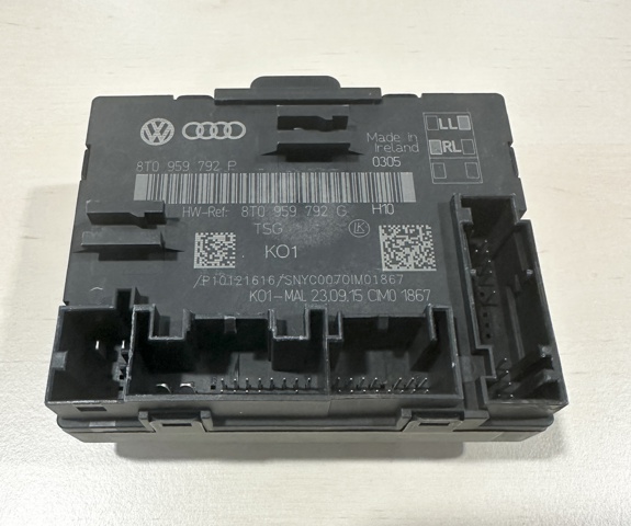 Блок комфорта передней двери 8T0959792P VAG