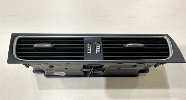Решетка воздуховода 8T1820951EWVF VAG