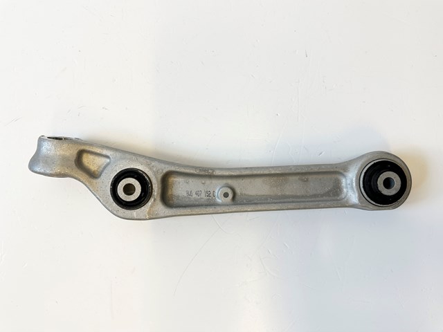 Рычаг передней подвески нижний, правый 8W0407152C VAG