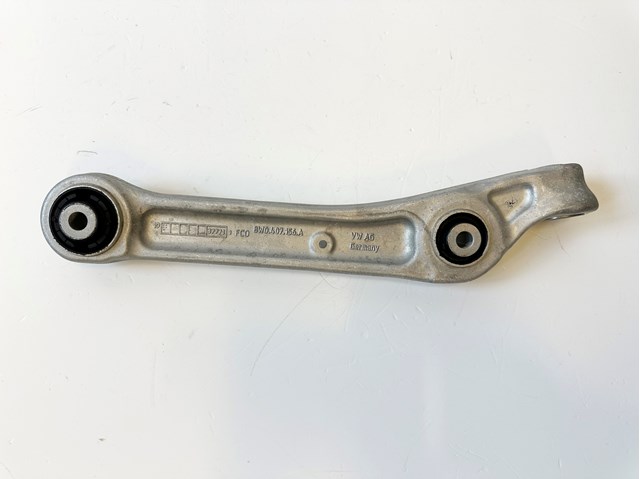 Нижний правый рычаг передней подвески 8W0407156A VAG