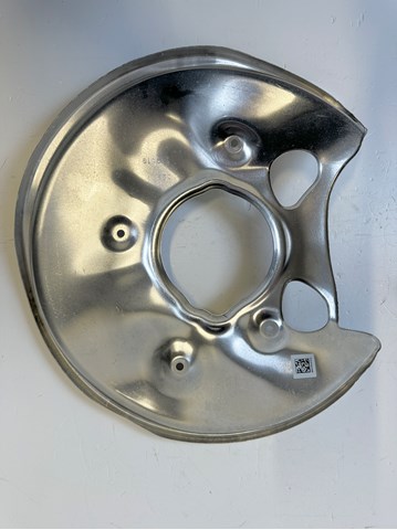Защита тормозного диска заднего, правая 8W0615612D VAG