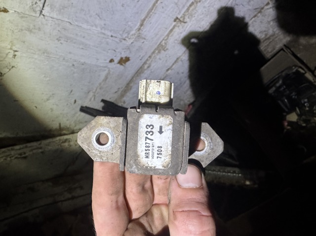Датчик подушки безопасности MR587733 MITSUBISHI