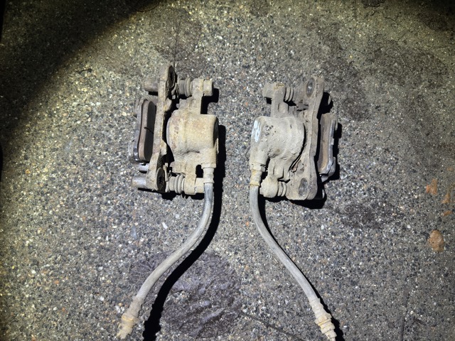 Задний левый суппорт MR955065 MITSUBISHI