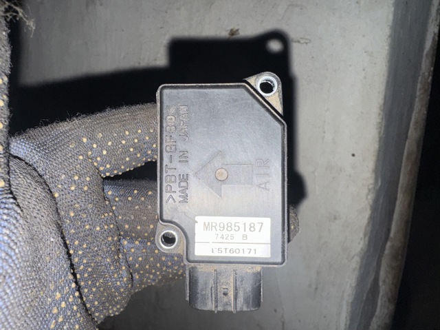 Воздухомер MR985187 MITSUBISHI