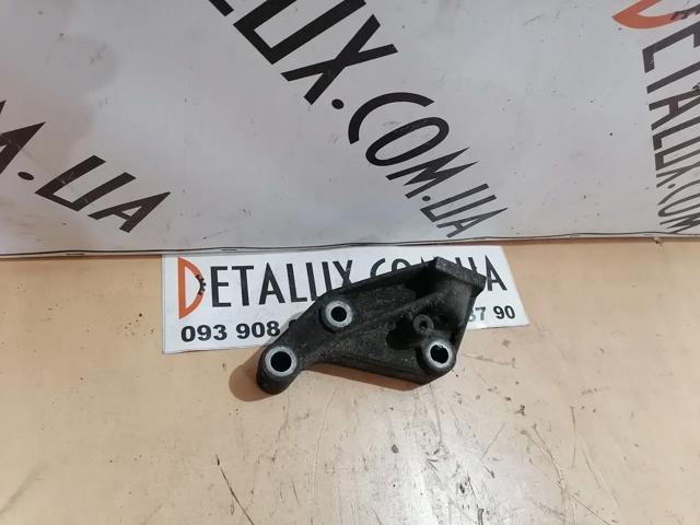 8200404274 RENAULT Кронштейн подушки (опоры) двигателя правой купить в Чернигов