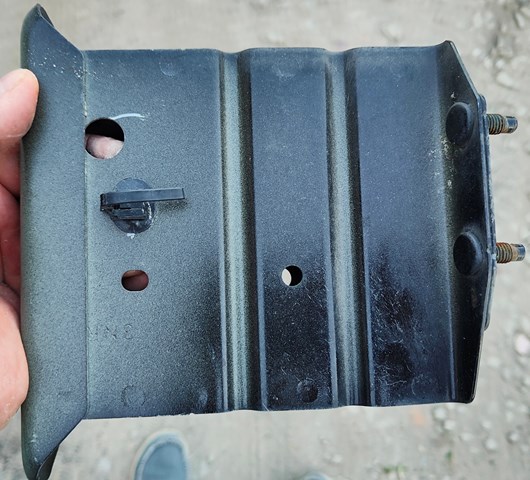 NISSAN 751143NA0A Кронштейн усилителя переднего бампера в наличии Павлоград