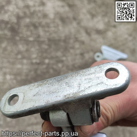A1687302037 MERCEDES Петля двери задней правой купить в Черкассы