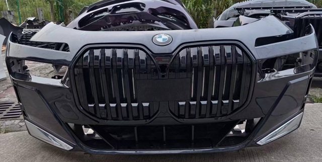 Бампер на авто 51115A52CF3 BMW