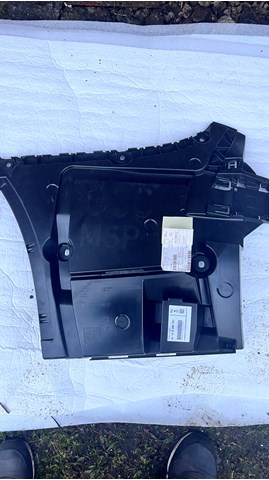Левый кронштейн заднего бампера 51128066721 BMW