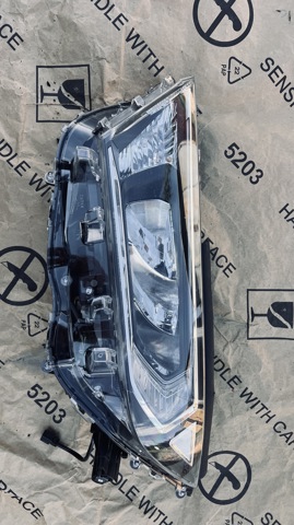 8118542842 TOYOTA Левая фара купить в Винница