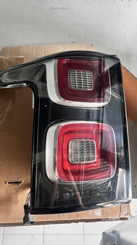 Задняя левая фара LR135422 LAND ROVER