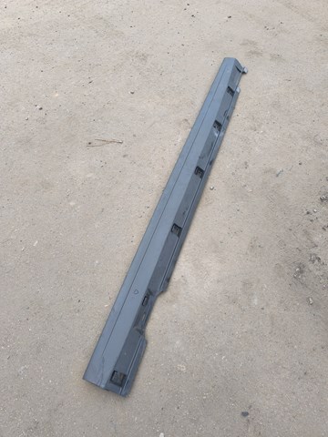 Накладка наружняя (молдинг) порога, правый 3C8853856B VAG