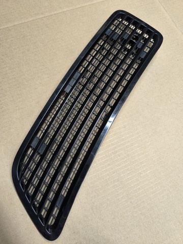 Решетка капота A2218800305 MERCEDES