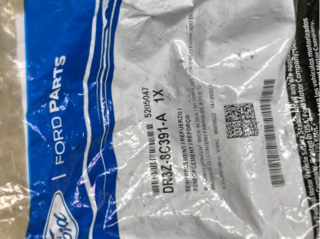 Левый кронштейн переднего бампера DR3Z8C391A FORD
