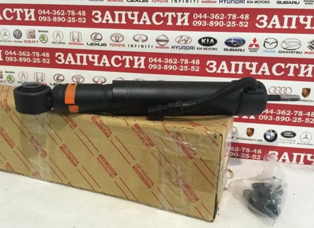 Задний правый амортизатор 4853069485 TOYOTA