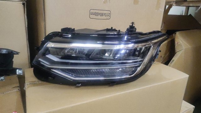 Фара дальнего света в сборе 5NL941035A VAG