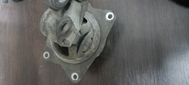 Левая подушка двигателя 9156924 OPEL