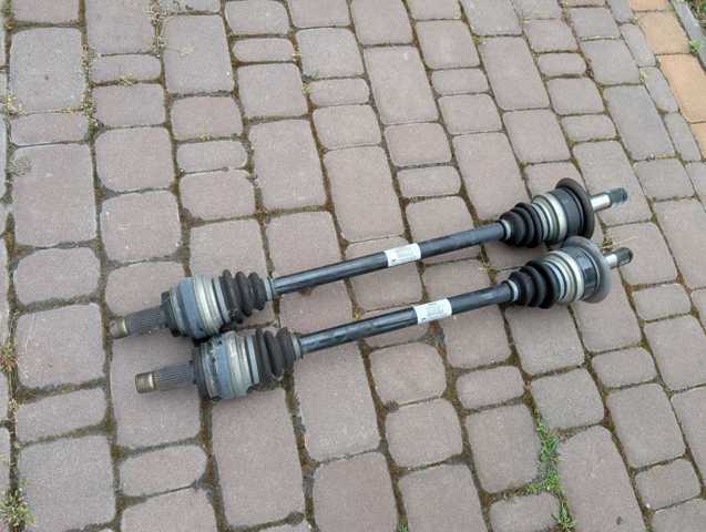 Полуось задняя, правая 33207598038 BMW