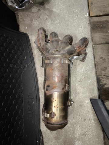Газопроводы (коллектор выпускной) 68432342AA CHRYSLER