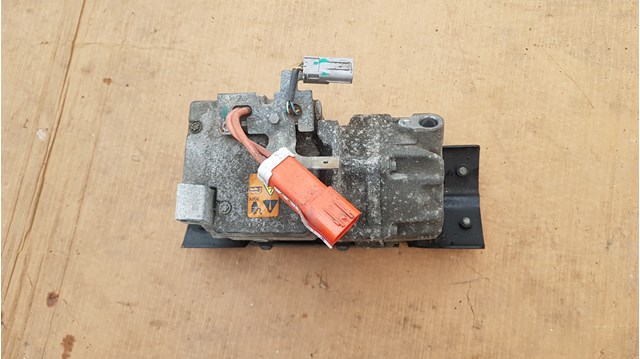 Компрессор кондиционера Тесла Модел C