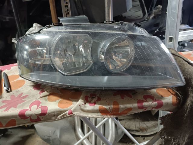 VAG 8P0941004L Правая фара в наличии Полтава