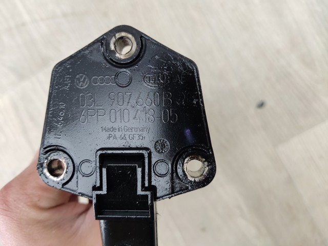 Датчик уровня масла двигателя 03L907660B VAG