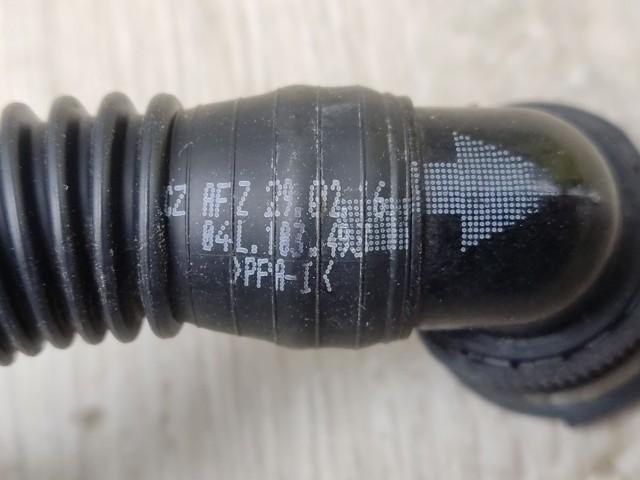 Шланг воздушный вентиляции картера 04L103493 VAG