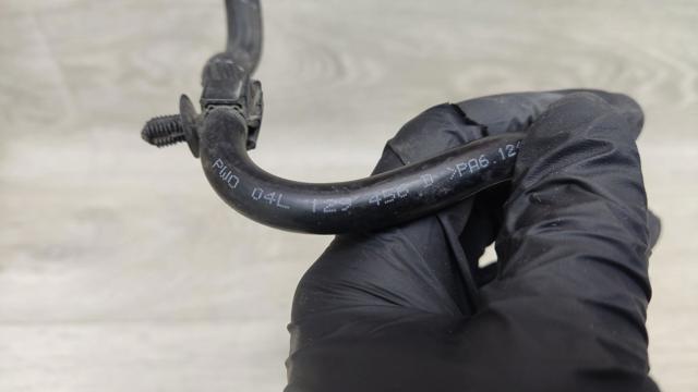 Шланг вакуумный управления EGR 04L129456D VAG