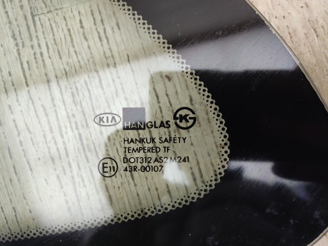 0K34D63960 HYUNDAI Стекло кузова (багажного отсека) левое купить в Ирпень