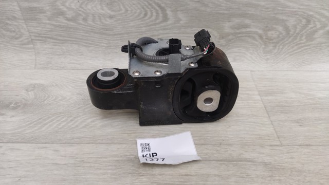Подушка (опора) двигателя, правая верхняя 113505NA9D NISSAN