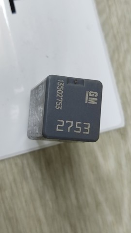 Блок предохранителей задний, салонный 13502753 GM