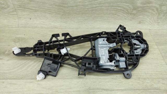 Держатель наружной ручки двери, передней правой 13515503 GM