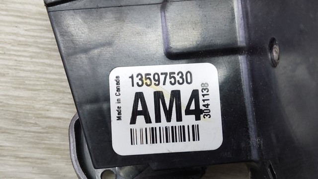 Замок передней пассажирской двери 13597530 GM