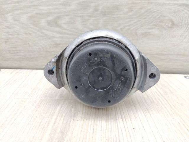 Кронштейн подушки (опоры) двигателя, левой 13981112 BMW