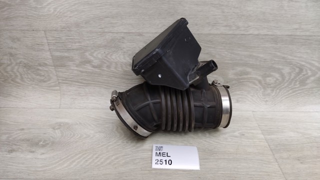 NISSAN 165766RA0A Патрубок воздушный, выход воздушного фильтра в наличии Ровно