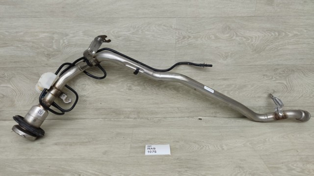 Заливная горловина топливного бака 172215DC0B NISSAN