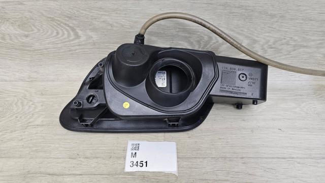 VAG 17A809909A Лючок бензобака в наличии Сумы