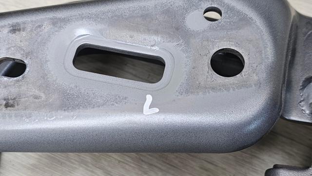 VAG 17A827301 Петля крышки багажника в наличии Одесса