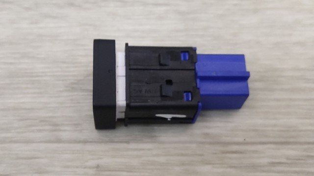 17A953509AECU Кнопка включения аварийного сигнала купить Ирпень