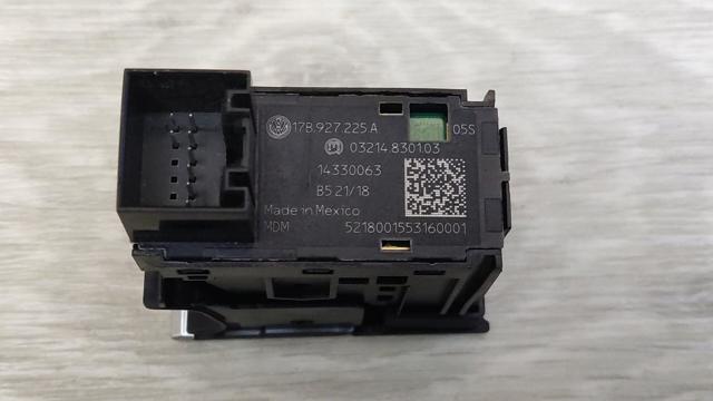 VAG 17B927225A Клавиша электромеханического стояночного тормоза в наличии Одесса